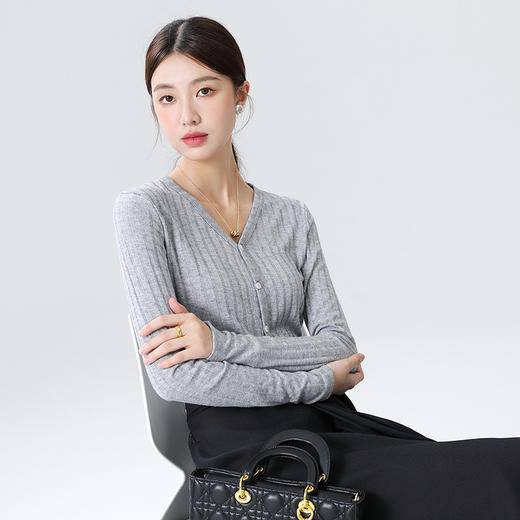 【韩版V领开衫】秋冬针织外穿打底  纯色修身显瘦外套  国庆 莫兰迪色系 商品图8