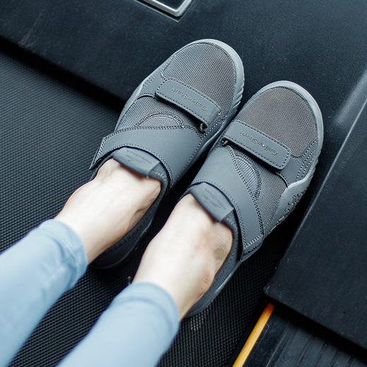 【戈伦鲨】室内静音运动鞋 室外爬山 涉水鞋 魔术贴飞鲨鞋 商品图1