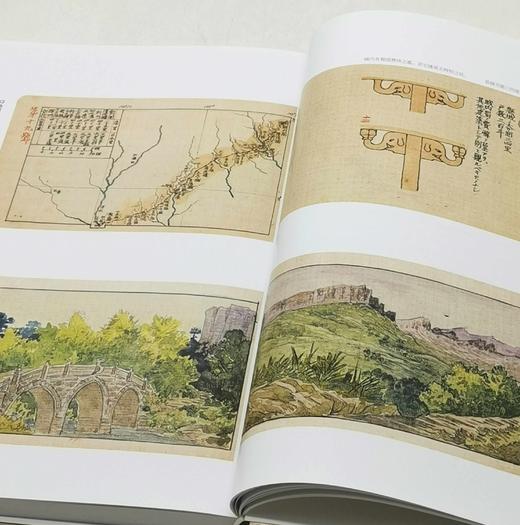 《手绘清朝》，8开函套装2册，铜版彩印，[日]伊东忠太著，山西人民出版社2015年一版一印，定价1200，售价456元。 商品图9