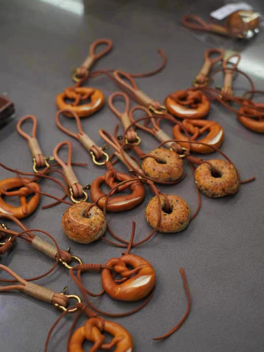 真·面包手工编织碱水挂坠（形状随机） 商品图1