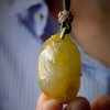 翡翠鸡油黄【轻舞】项坠 商品缩略图0