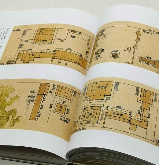 《手绘清朝》，8开函套装2册，铜版彩印，[日]伊东忠太著，山西人民出版社2015年一版一印，定价1200，售价456元。 商品图4