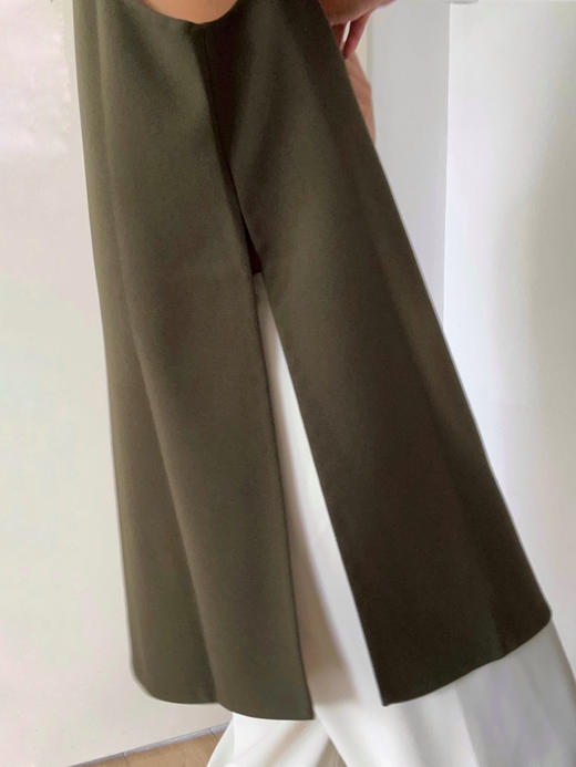 Semplicita｜G02 U领侧开叉无袖上衣  [ 黑 / 绿 ] 商品图3