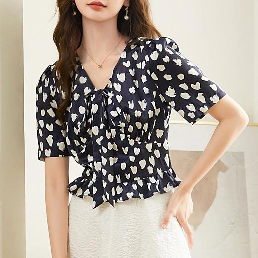 百姿 短款小众爱心小衫2023夏季新款短袖雪纺印花衬衫女231178 商品图2