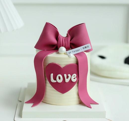 【臻品系列】加高胚三层夹心-半翻糖【love蝴蝶结】情人节，七夕，520蛋糕 商品图0