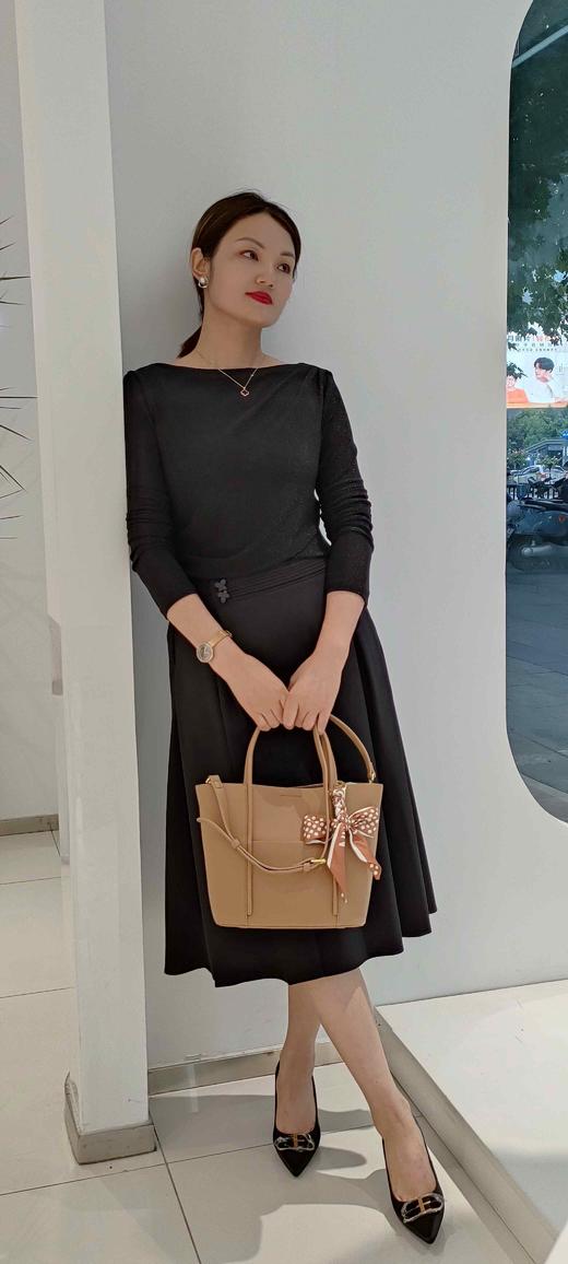 388022秋上新 时尚修身合体款打底衫 商品图1