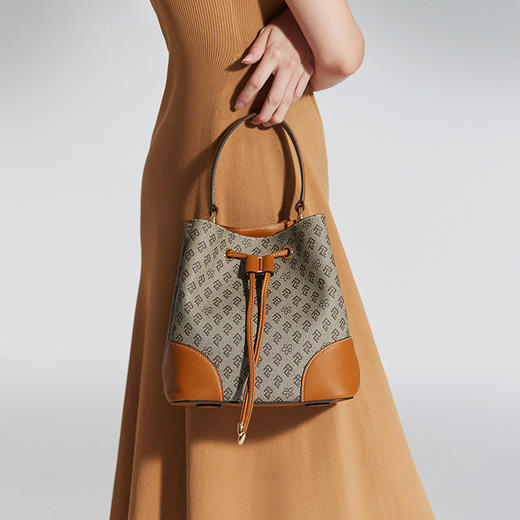 保兰德PLD东方雅奢真我系列PVC45度老花水桶包单肩斜挎通勤通勤必备女包 商品图2