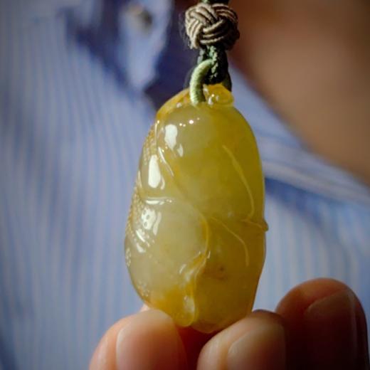 翡翠鸡油黄【轻舞】项坠 商品图1