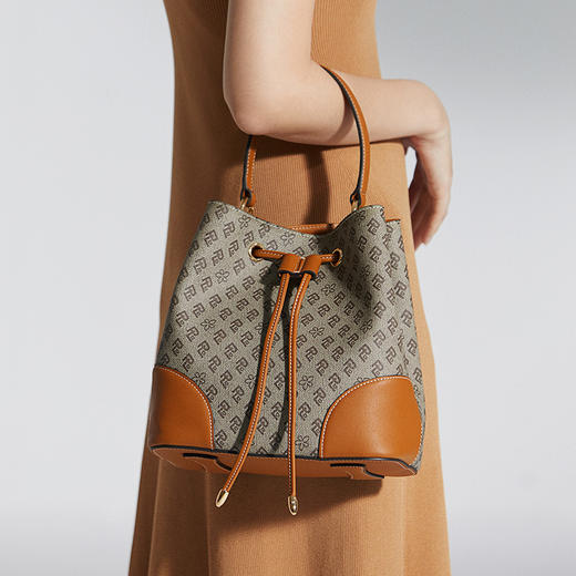 保兰德PLD东方雅奢真我系列PVC45度老花水桶包单肩斜挎通勤通勤必备女包 商品图3