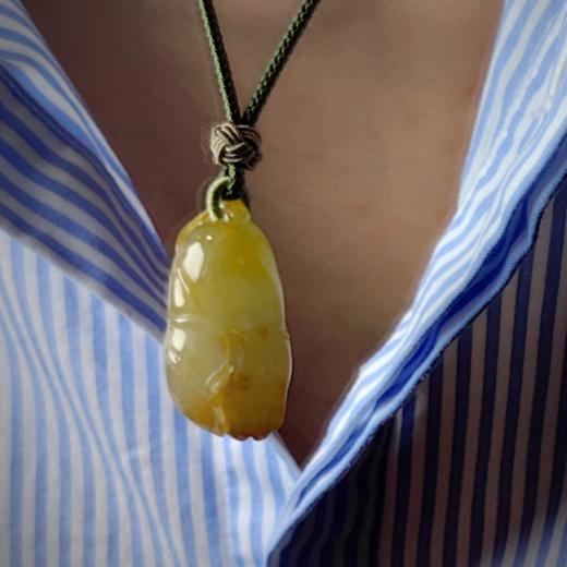 翡翠鸡油黄【轻舞】项坠 商品图2
