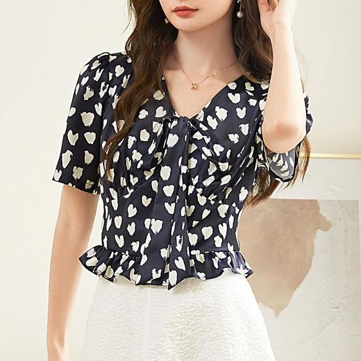 百姿 短款小众爱心小衫2023夏季新款短袖雪纺印花衬衫女231178 商品图3