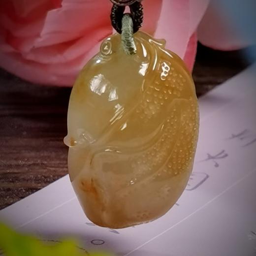 翡翠鸡油黄【轻舞】项坠 商品图8