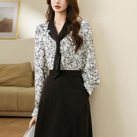 百姿 裂纹V领长袖衬衫2023秋季新款小众印花套头雪纺衫女231254 商品图0