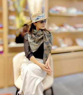 优品堂【雍容雅致2】非遗工艺香云纱薯莨宋锦桑蚕丝140方巾