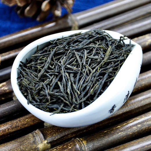 【中秋好礼！买二送一】杯口留香毛尖茶，绿叶嫩芽，采摘于茶雨前，鲜香清甜，口感醇厚。每一口都能感受到茶叶的精华，让你体验真正的茶道文化。50g/罐，带来健康与美味的享受！ 商品图1