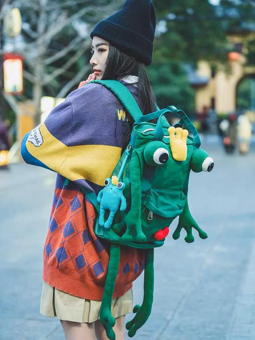 深山集市青蛙手工双肩包 商品图1