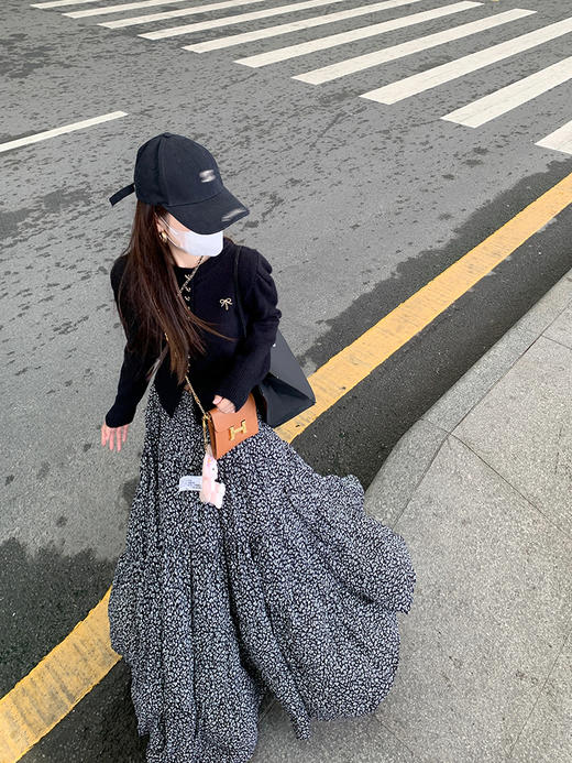 <曾小咸推荐>【心动邂逅】金属蝴蝶结毛衣+碎花百褶裙 商品图1