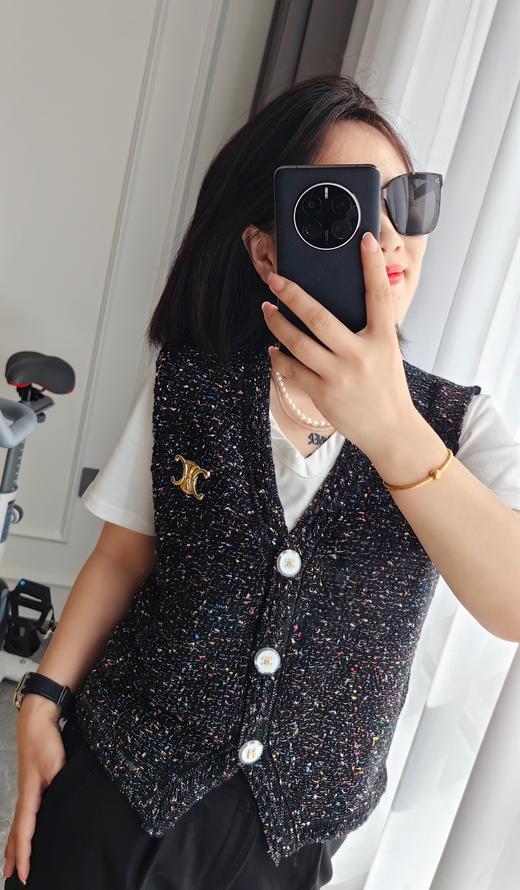 赛赛V领花钱马甲 百搭叠穿秋冬背心带胸针 商品图1