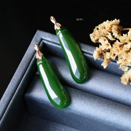 18K玫瑰金和田玉（碧玉）镶钻吊坠--瓜瓞绵绵/单面随形11*36mm/菠菜绿 商品图0