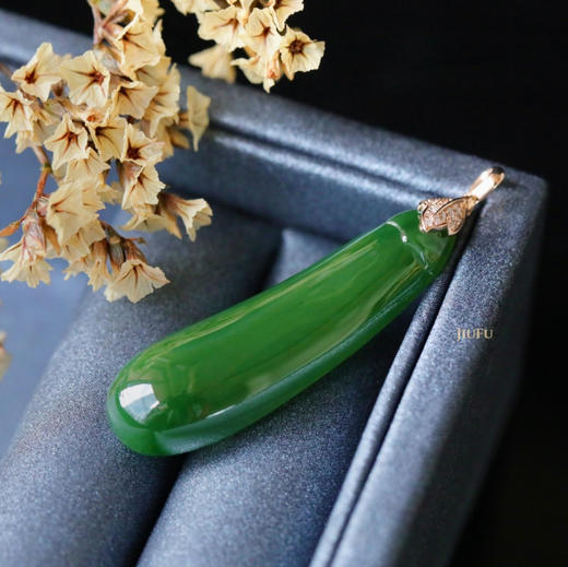 18K玫瑰金和田玉（碧玉）镶钻吊坠--瓜瓞绵绵/单面随形11*36mm/菠菜绿 商品图4
