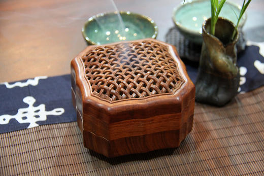 竹韵雅风编织纹-大°酸枝双层盘香盒 商品图5
