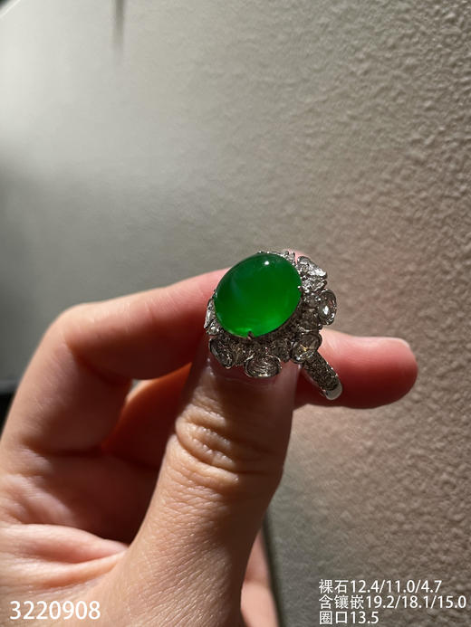 老坑高冰艳绿蛋面戒指【3220908】具体价格微信咨询 商品图1