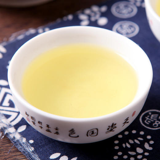 【中秋好礼！买一送一】茶香扑鼻，品尝铁观音的清香，仿佛回到了大自然中。这不仅仅是一罐茶叶，更是一份来自于山林的礼物。让我们回归自然，品味清香，享受生活的美好！ 商品图3