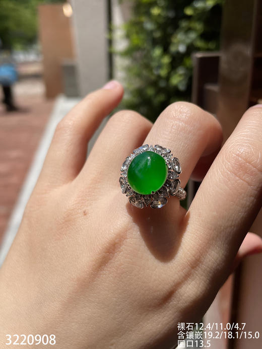 老坑高冰艳绿蛋面戒指【3220908】具体价格微信咨询 商品图3