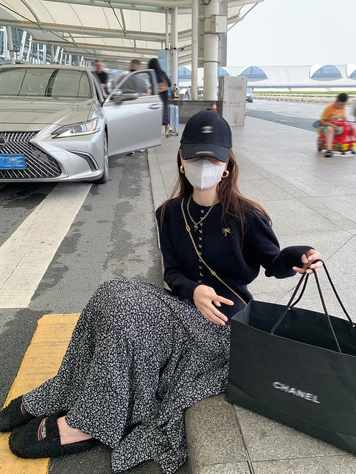 <曾小咸推荐>【心动邂逅】金属蝴蝶结毛衣+碎花百褶裙 商品图2