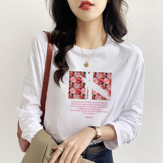 【时尚舒适，简易百搭】秋季韩版纯棉长袖圆领T恤女，宽松潮流印花打底衫，学生上衣。时尚、舒适、透气，让你在秋季时尚出行！ 商品图0