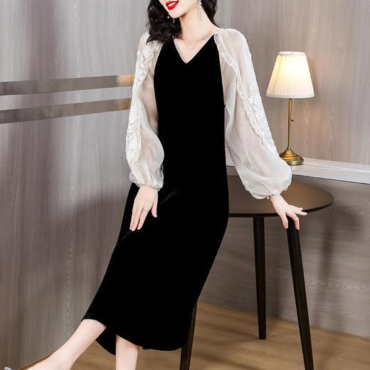 DD-连衣裙女2023秋季新款时尚洋气V领绣花撞色拼接宽松显瘦中长裙潮 商品图0