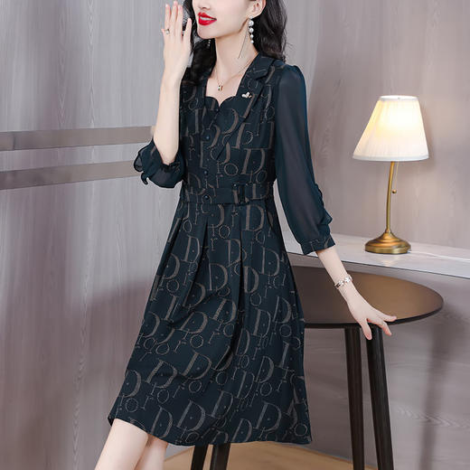 DD-印花字母连衣裙女2023秋季新款时尚洋气方领拼接胖MM显瘦中长裙潮 商品图0