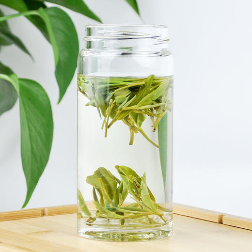 【杯口留香，中秋送礼佳品】茶香扑鼻，让人陶醉。白茶礼盒，故梦5罐装，共200g/套，让你的心意化为清新的茶香，传递给每一位重要的人。杯中之香，不仅是味觉享受，更是心灵的抚慰！ 商品图3