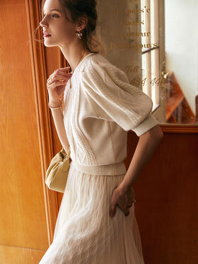 欧芮儿杏色毛衣女秋季新2021宽松显瘦复古风法式五分灯笼袖套头衫