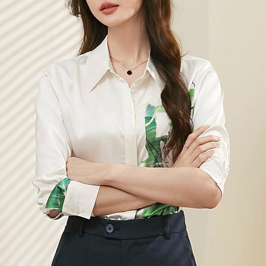 百姿 抽象印花翻领衬衫女2023秋季新款直筒暗门襟长袖衬衣231242 商品图3