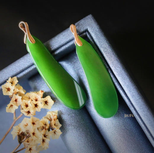 18K玫瑰金和田玉（碧玉）镶钻吊坠--瓜瓞绵绵/单面随形11*36mm/菠菜绿 商品图3