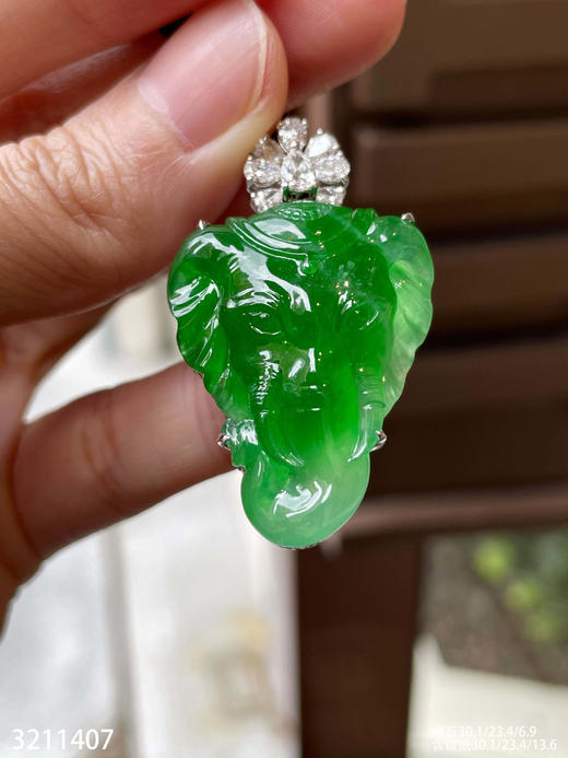玻璃种艳绿大象吊坠【3211407】具体价格微信咨询 商品图0