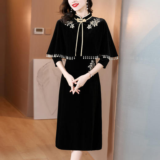DD-金丝绒刺绣改良旗袍披肩连衣裙女2023秋冬新款时尚洋气减龄中长裙 商品图3