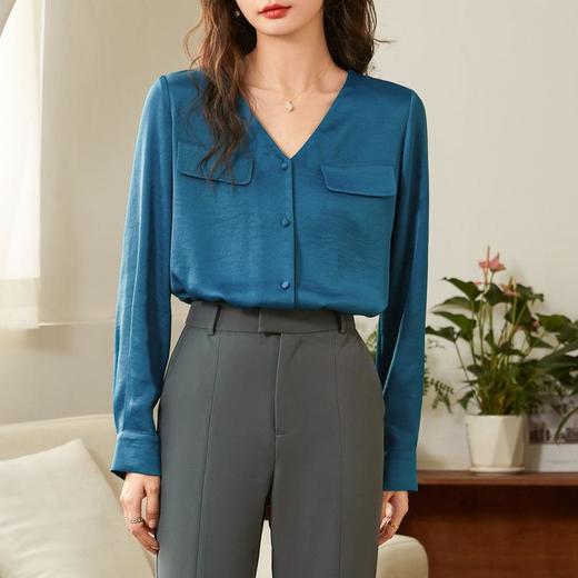 百姿 V领假口袋长袖衬衫女2023春季新款韩版纯色缎面宽松显瘦衬衣 商品图1