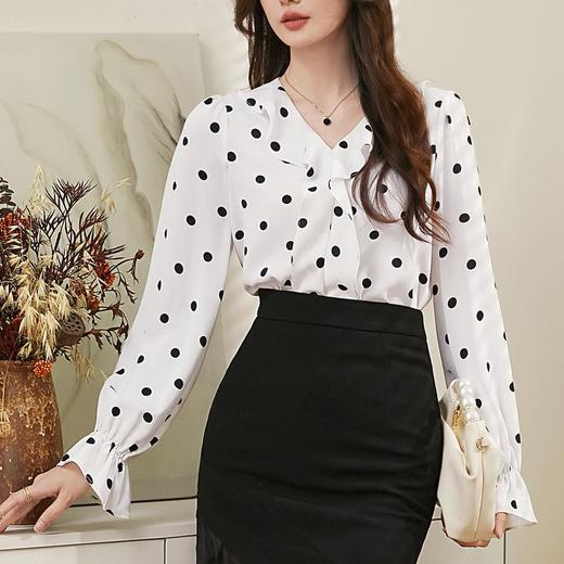 百姿 甜美波点喇叭袖衬衫2023秋季新款V领高级感雪纺衫女231305 商品图3