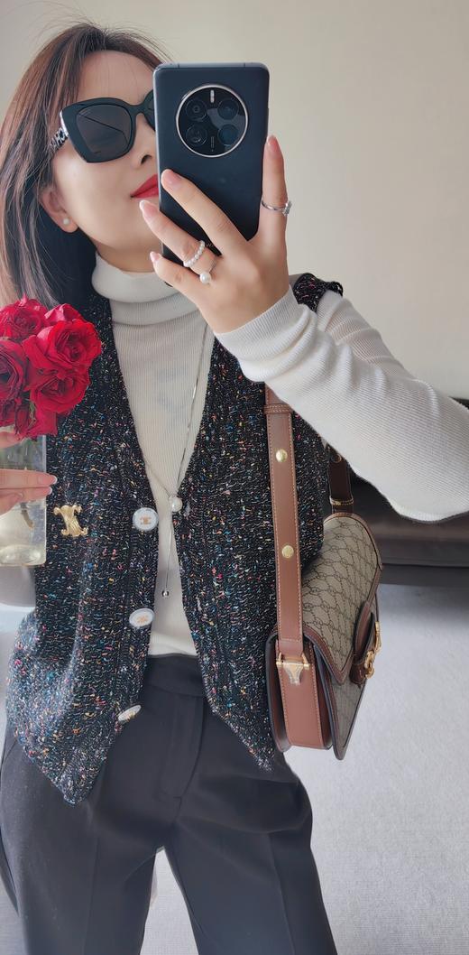 赛赛V领花钱马甲 百搭叠穿秋冬背心带胸针 商品图4