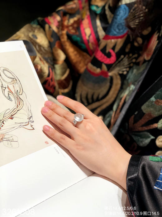 3261308，玻璃蛋面戒指。具体价格微信咨询 商品图4