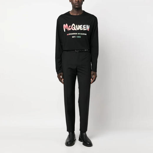 ALEXANDER MCQUEEN 亚历山大.麦昆 男士字母徽标印花圆领长袖T恤 黑色 750668 QVZ15 0901 商品图3