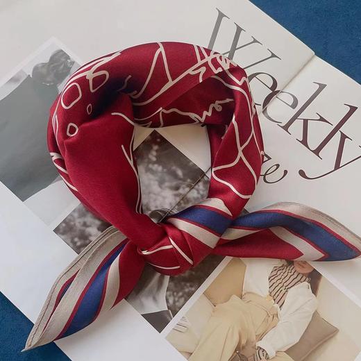 【甄珠贝】心意满满的丝巾礼盒！真丝小丝巾和施华洛两用丝巾扣组合 商品图4