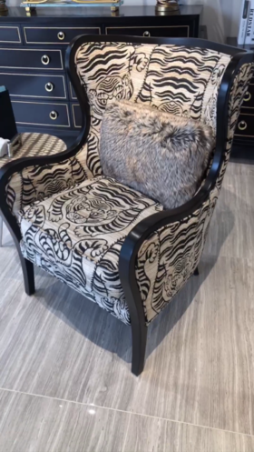 一把超有气场的老虎纹椅