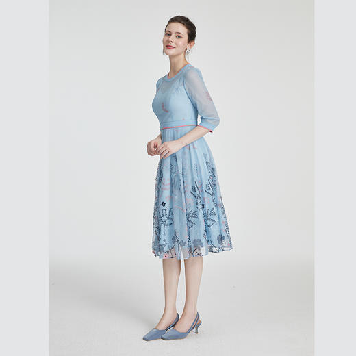 司歌刺绣圆领网纱中袖连衣裙A881230 商品图4