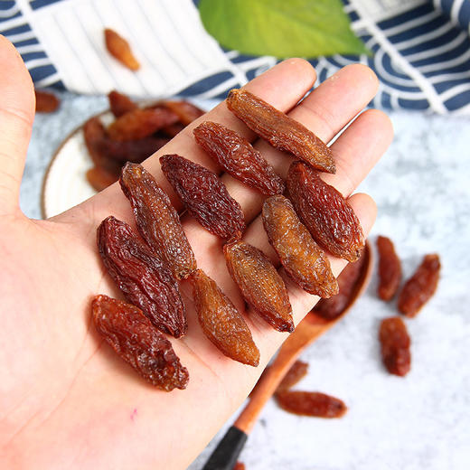 【自营】天山公主 新疆特产吐鲁番大颗粒软糯香甜红香妃葡萄干500g 商品图3