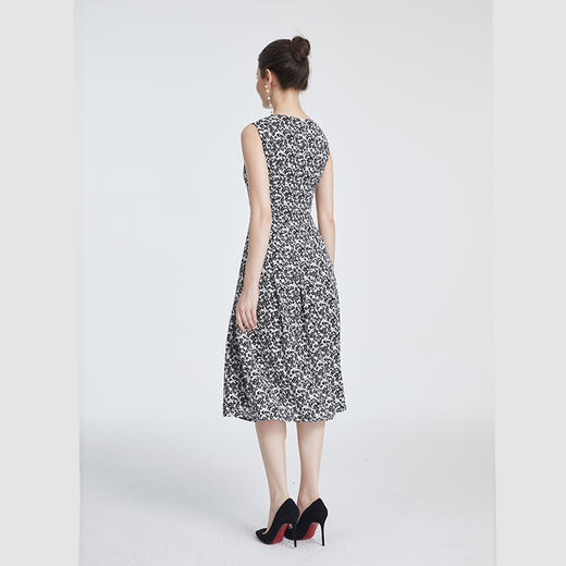 司歌修身显瘦圆领无袖背心连衣裙A881074 商品图3