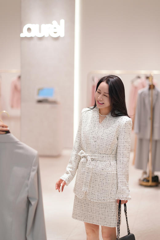 Laurel劳芮23秋冬 格纹结子纱A摆短裙 LWL343Q06200 商品图4