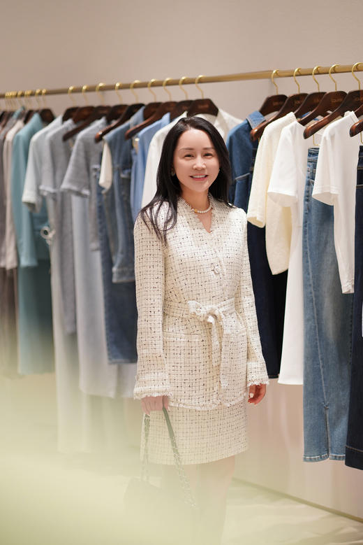 Laurel劳芮23秋冬 格纹结子纱A摆短裙 LWL343Q06200 商品图3